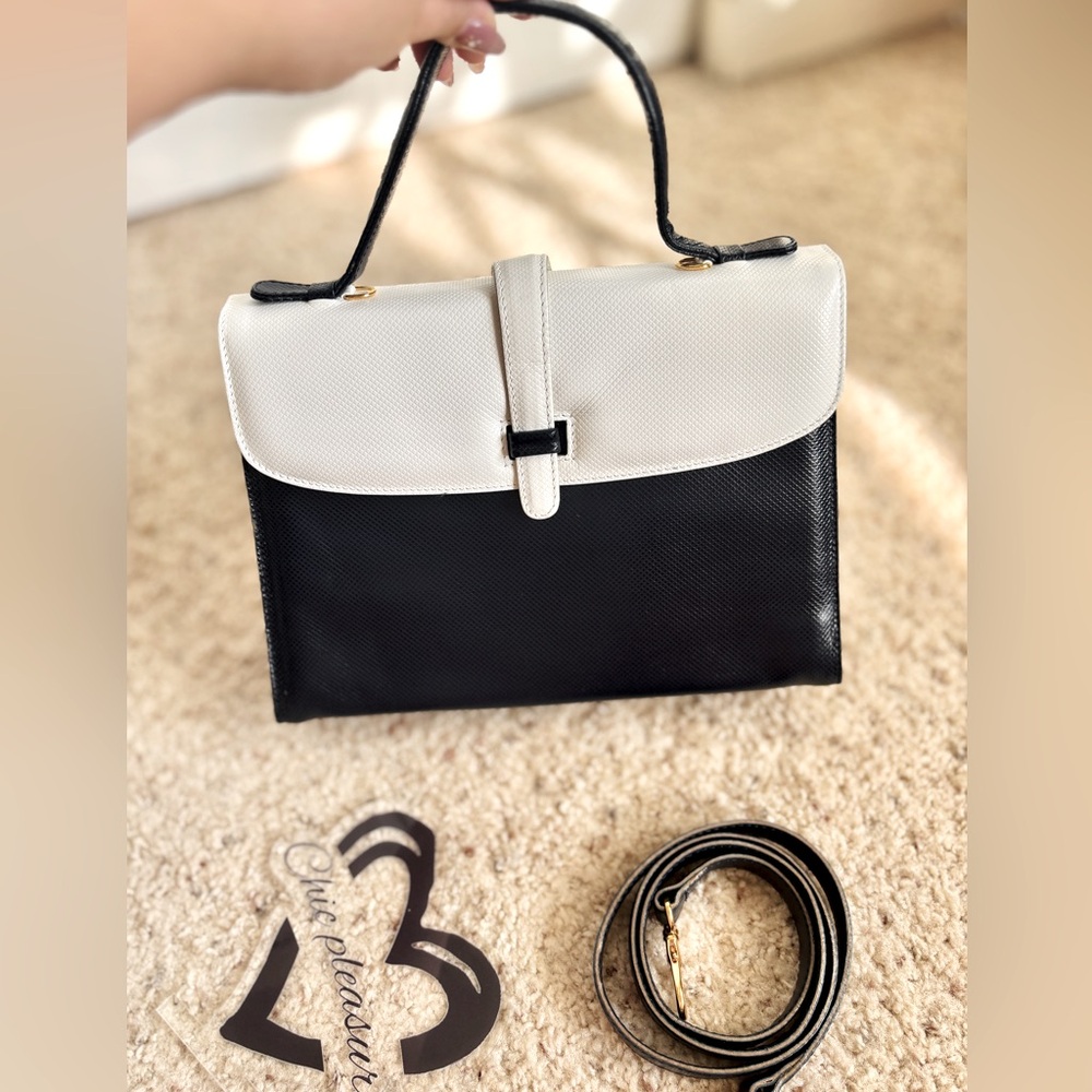 Bottega 2 way navy/white bag💙
